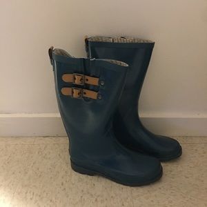 Teal rain boots with buckles